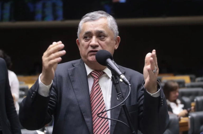 lider-do-governo:-gleisi-vai-“meter-a-faca”-em-cargos-do-centrao-na-caixa