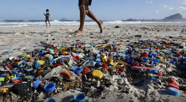 Micro e nanoplásticos estão em tudo que você come, bebe e respira, alertam cientistas micro-e-nanoplasticos-estao-em-tudo-que-voce-come,-bebe-e-respira,-alertam-cientistas