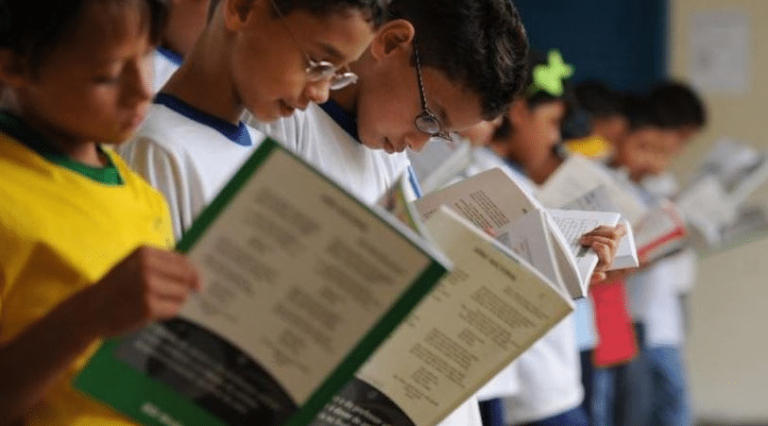 Governo Lula ainda busca recursos para comprar livros didáticos para 2026 governo-lula-ainda-busca-recursos-para-comprar-livros-didaticos-para-2026