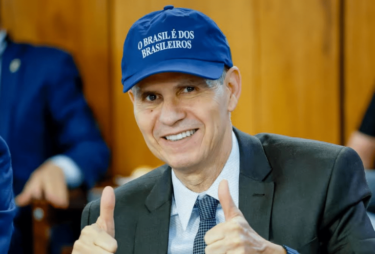 lider-da-oposicao-pede-convocacao-de-ministro-da-secom-apos-base-do-governo-barrar-depoimento-de-irmao-de-lula