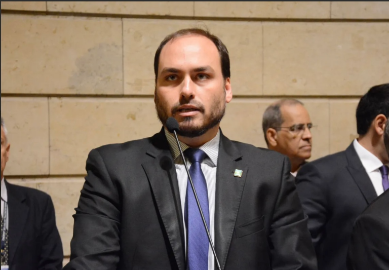 carlos-bolsonaro-anuncia-pre-candidatura-ao-senado-por-santa-catarina