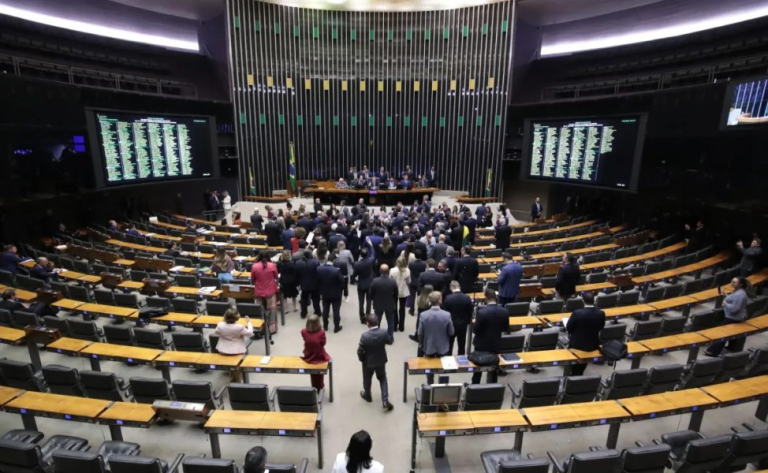 Congresso aprova MP 1.304 e derruba taxa sobre energia solar congresso-aprova-mp-1.304-e-derruba-taxa-sobre-energia-solar