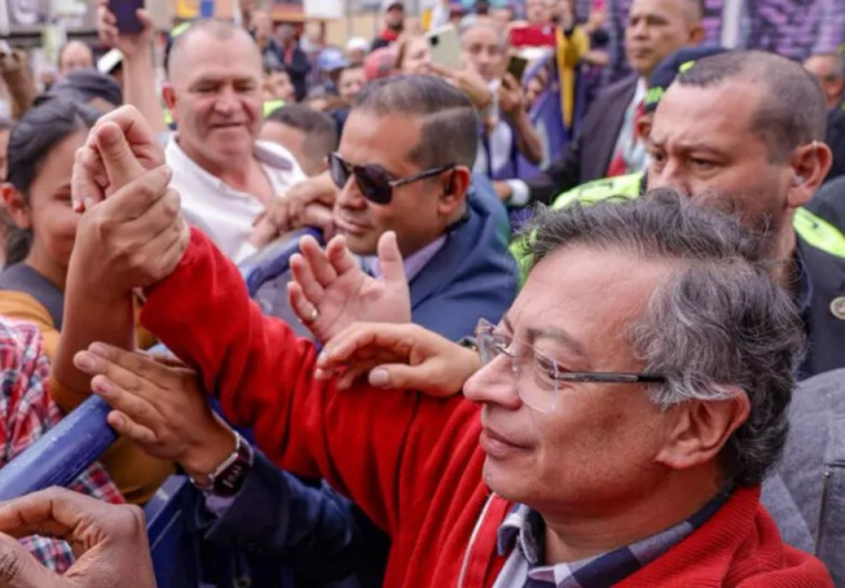 presidente-da-colombia-culpa-“nazistas-de-bolsonaro”-por-mortes-em-operacao-no-rio