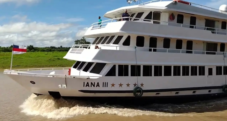 LUXO E ESCANDÂLO: Lula troca navio da Marinha por iate de empresário enrolado com crime eleitoral luxo-e-escandalo:-lula-troca-navio-da-marinha-por-iate-de-empresario-enrolado-com-crime-eleitoral
