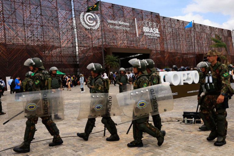 Protestos em Belém opõem governo Lula e ONU por segurança e tiram COP-30 do ar-condicionado protestos-em-belem-opoem-governo-lula-e-onu-por-seguranca-e-tiram-cop-30-do-ar-condicionado