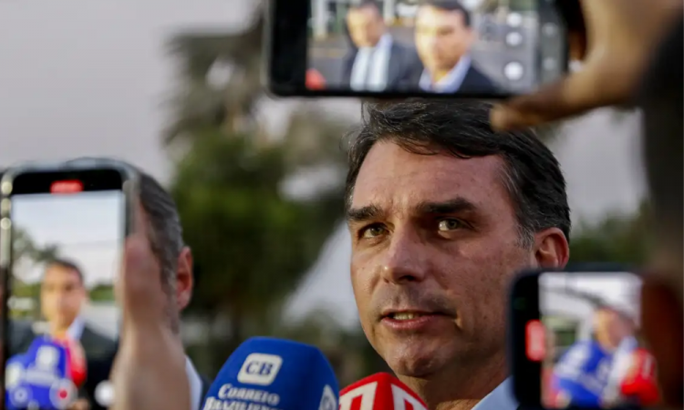 Moraes autoriza a visita dos filhos de Bolsonaro na PF moraes-autoriza-a-visita-dos-filhos-de-bolsonaro-na-pf
