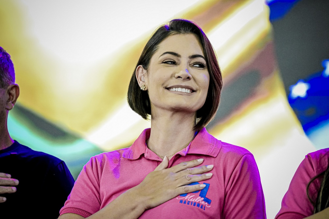 Michelle faz visita a Bolsonaro, preso na PF de Brasília michelle-faz-visita-a-bolsonaro,-preso-na-pf-de-brasilia