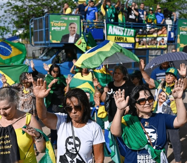 Manifestação em Brasília pede liberdade a Bolsonaro e aprovação da anistia manifestacao-em-brasilia-pede-liberdade-a-bolsonaro-e-aprovacao-da-anistia