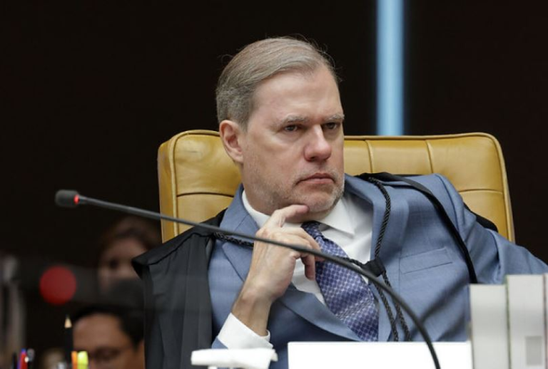 toffoli-viajou-em-jatinho-com-advogado-de-diretor-do-banco-master-para-ver-a-final-da-libertadores-em-lima