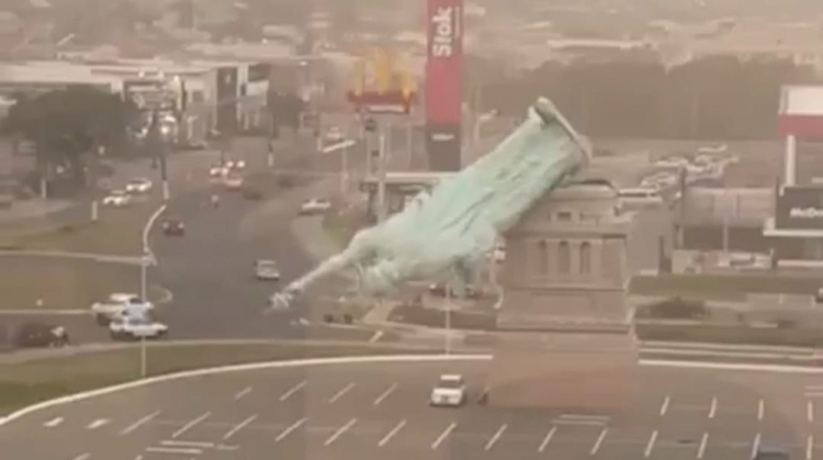 Estátua da Havan desaba durante temporal no RS estatua-da-havan-desaba-durante-temporal-no-rs