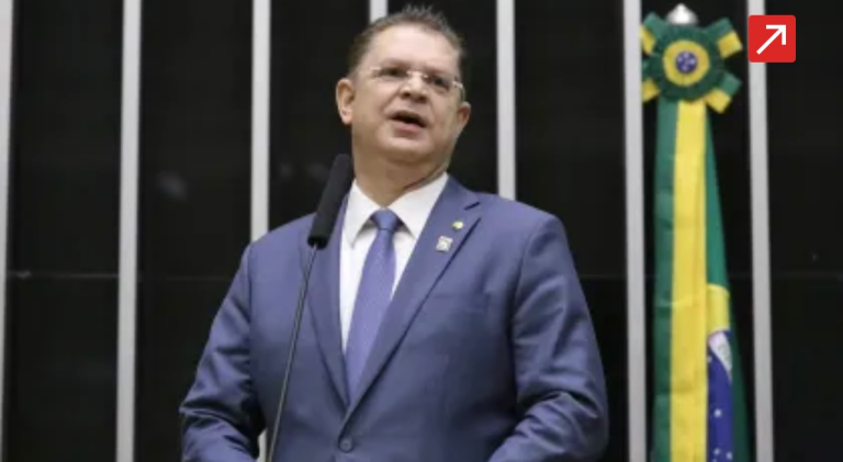 pf-apreende-cerca-de-r$-400-mil-na-casa-de-sostenes-cavalcante