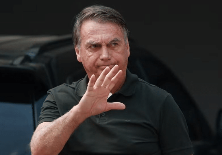 bolsonaro-volta-a-ter-crise-de-solucos-e-fara-novo-procedimento