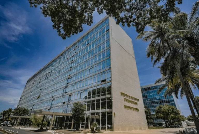 ministerio-da-cultura-usa-novas-regras-de-fiscalizacao-para-livrar-empresa-suspeita-de-fraude-milionaria-na-lei-rouanet