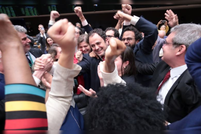 deputados-que-ajudaram-a-livrar-glauber-receberam-mais-emendas-do-governo-lula