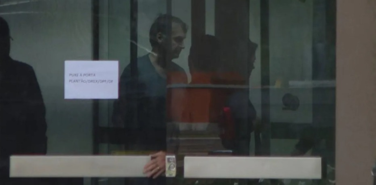 bolsonaro-cercado-por-8-agentes-e-escolta-pesada:-a-prisao-que-virou-espetaculo