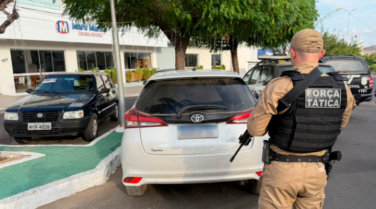 Trio foge após roubar R$ 90 mil em joias no Sertão; vítimas foram feitas reféns trio-foge-apos-roubar-r$-90-mil-em-joias-no-sertao;-vitimas-foram-feitas-refens