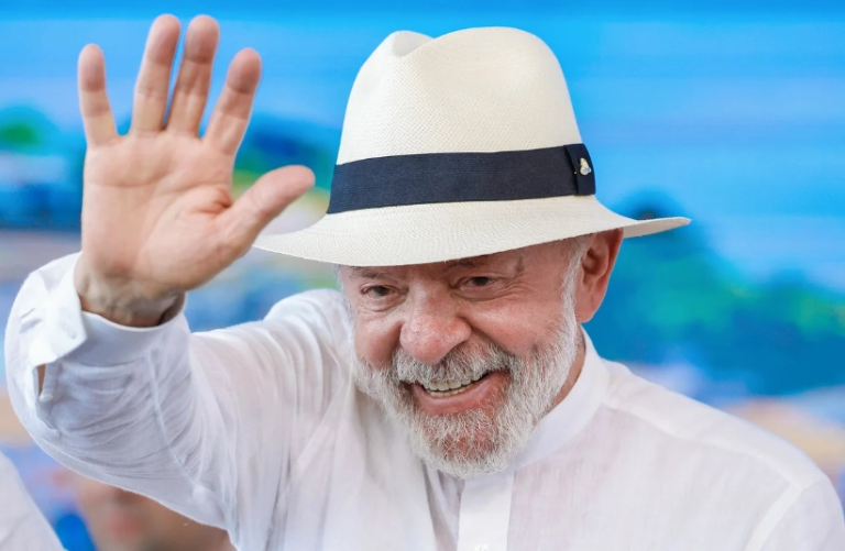 lula-foge-do-chao-e-vai-ver-o-galo-da-madrugada-de-camarote-no-recife