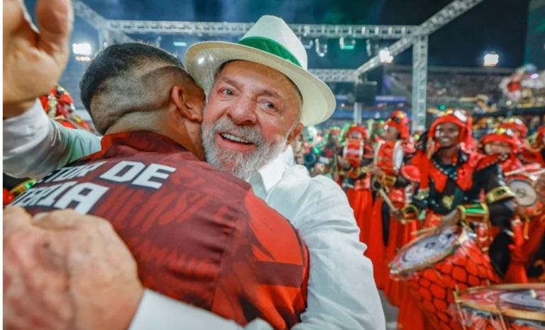 Lula se manifesta após noite de desfiles na Sapucaí: “Muita emoção” lula-se-manifesta-apos-noite-de-desfiles-na-sapucai:-“muita-emocao”