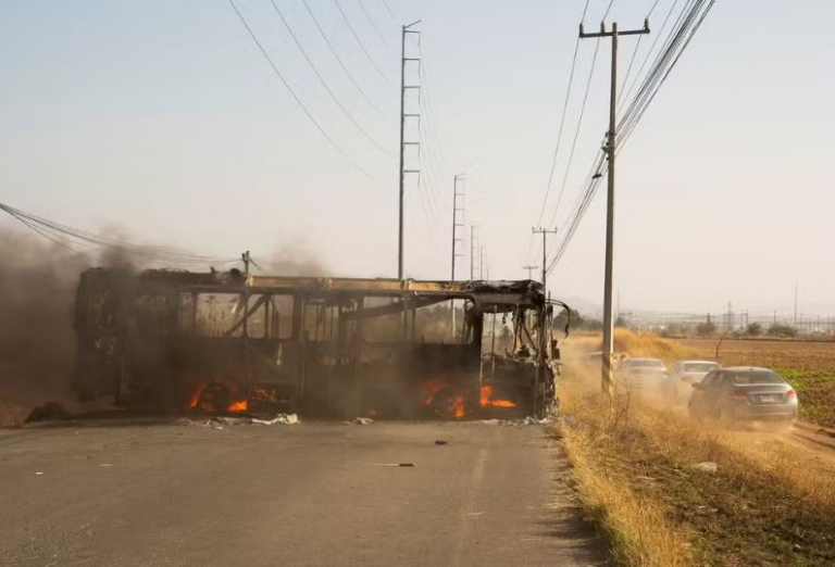 mexico-vive-onda-de-violencia-apos-morte-de-chefe-de-cartel