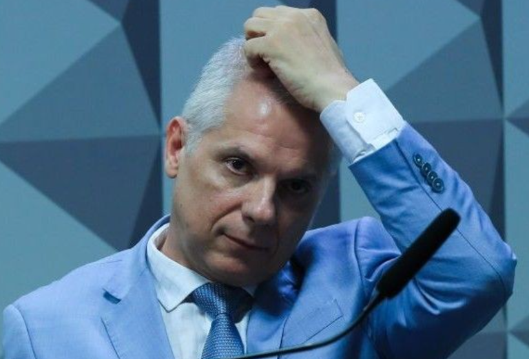 ex-presidente-do-inss-sob-lula-recebeu-r$-4-milhoes-em-esquema-de-descontos-indevidos,-diz-pf