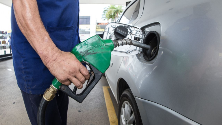 mais-um-aumento-no-rn:-gasolina-sobe-r$-0,63-e-diesel-r$-0,45;-preco-deve-se-aproximar-de-r$-9-nas-bombas