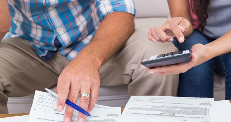 familias-brasileiras-comprometem-quase-30%-da-renda-com-dividas,-maior-patamar-em-20-anos