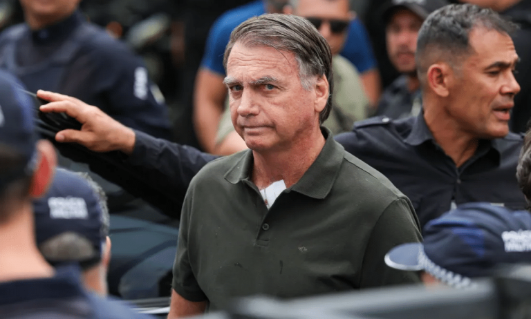 apos-duas-semanas-internado,-bolsonaro-deve-deixar-hospital-e-seguir-para-casa-nesta-sexta-feira-(27)