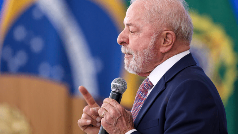 lula-aponta-pix,-celular-e-ate-pets-como-viloes-das-dividas-e-gera-reacao