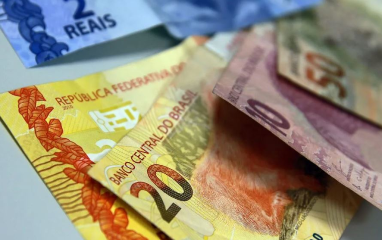 comprometimento-da-renda-das-familias-com-dividas-volta-ao-recorde-da-serie-historica,-diz-banco-central