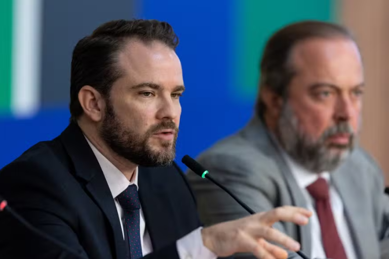 Ministério de Energia fica sem dinheiro para contas básicas e diz ter 2 servidores para programa Gás do Povo ministerio-de-energia-fica-sem-dinheiro-para-contas-basicas-e-diz-ter-2-servidores-para-programa-gas-do-povo