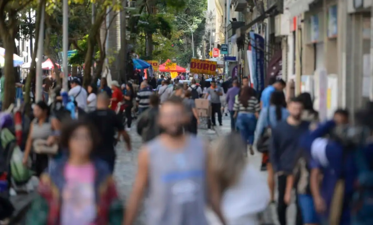 maioria-dos-brasileiros-se-declaram-de-direita-ou-centro-direita,-diz-pesquisa-verita