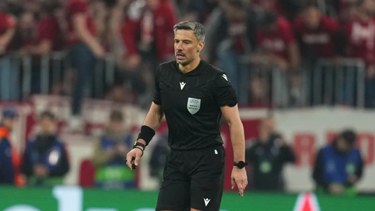 Árbitro de estreia do Brasil na Copa 2026 já foi detido em festa com armas, drogas e prostitutas arbitro-de-estreia-do-brasil-na-copa-2026-ja-foi-detido-em-festa-com-armas,-drogas-e-prostitutas