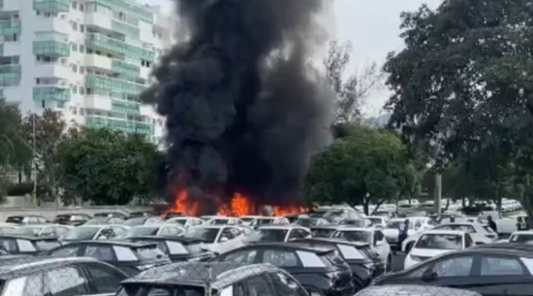 Helicópteros colidem no ar e caem em pátio de carros no Rio de Janeiro; ao menos 6 morreram helicopteros-colidem-no-ar-e-caem-em-patio-de-carros-no-rio-de-janeiro;-ao-menos-6-morreram