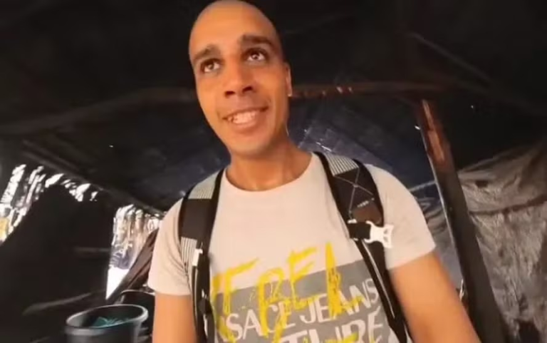 Influencer é preso após esfolar, cozinhar e comer cão de rua para viralizar no YouTube influencer-e-preso-apos-esfolar,-cozinhar-e-comer-cao-de-rua-para-viralizar-no-youtube