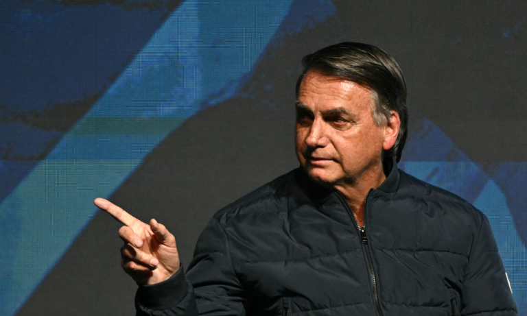 PF cumpre mandado de busca e apreensão na casa de Bolsonaro pf-cumpre-mandado-de-busca-e-apreensao-na-casa-de-bolsonaro